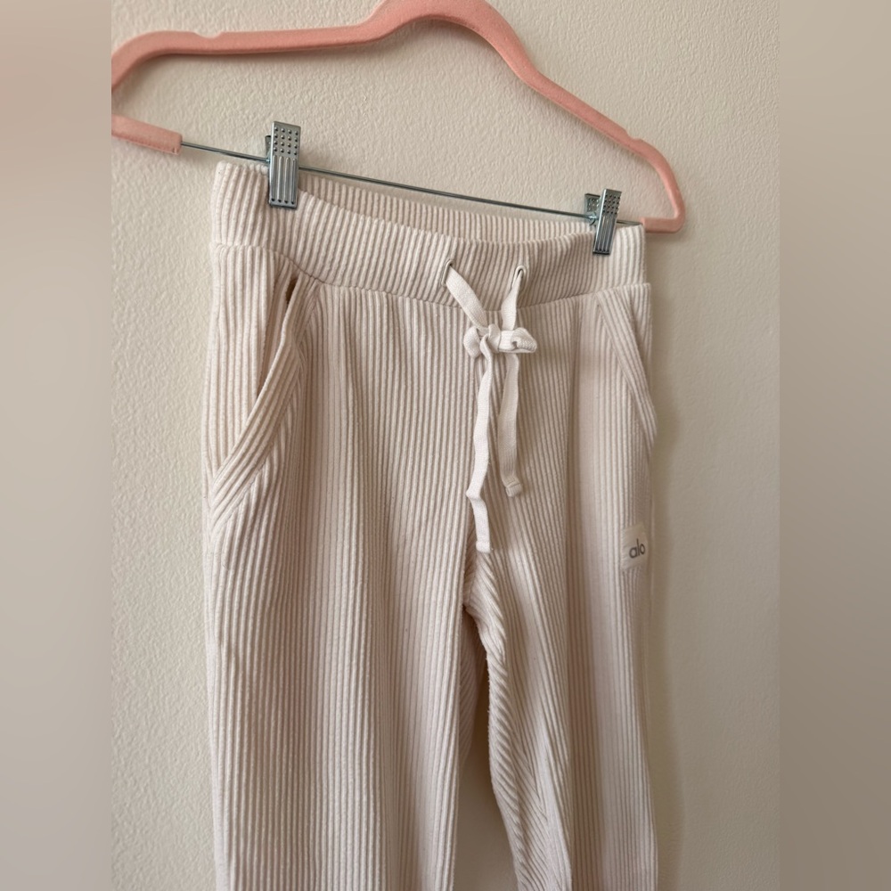 ALO Yoga Cream Ribbed Pants